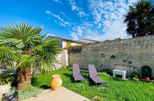 Saint-Martin-de-Re House | Villa in the Remparts with garden and parking