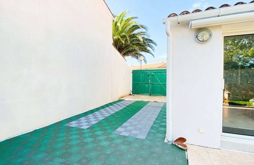 Saint-Martin-de-Re House | Villa in the Remparts with garden and parking