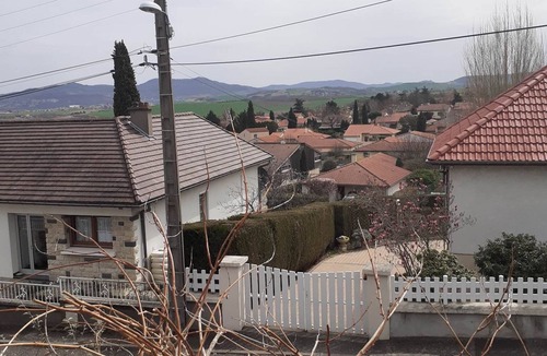 Perignat-les-Sarlieve Villa | Villa on the heights with garden not overlooked