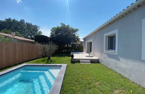 Chateauneuf-de-Gadagne Villa | Villa Piscine Contemporaine 6 Personnes