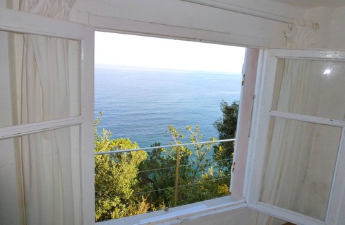 Pinarellu Villa | Villa sleeps 4, facing the sea in an exceptional quiet nature