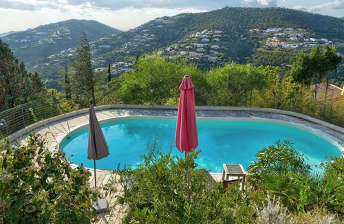 La Londe-les-Maures House | Villa Valcros in a quiet location with pool and panoramic views of sea and islands
