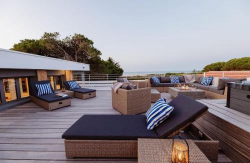 Saint-Georges-d'Oleron Villa | Villa XO 17 5 étoiles Ile d'Oléron 15 people Jacuzzi 50m de la plage vue mer vue marais
