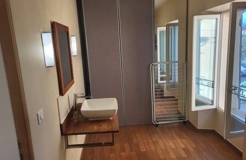 Saint-Chamas House | Village house opposite the port and 50 m. from the beach.