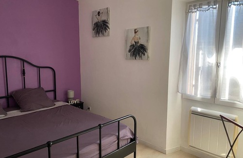 Saint-Chamas House | Village house opposite the port and 50 m. from the beach.