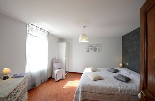 Vacqueyras House | VINEYARDS AND OLIVE TREES BETWEEN ON THE WINE ROUTE