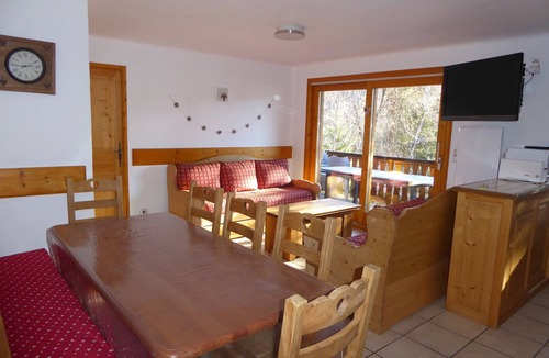 Champagny-en-Vanoise Apartment | Warm and Spacious Chalet with Large Terrace - Close to Shops and Ski Lift