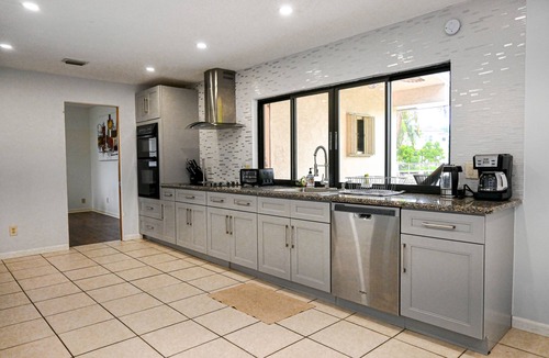 South Lake House | Waterfront 5 bedrooms & loft Private Pool Gorgeous Views and 2 Kayaks