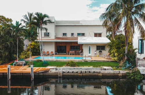 South Lake House | Waterfront 5 bedrooms & loft Private Pool Gorgeous Views and 2 Kayaks