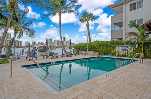 Hallandale Beach Apartment | Waterfront Luxe Condo - Close to beach