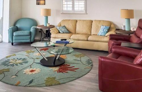 Nettles Island House | Waterfront Nettles Island Beach House: Pool Access