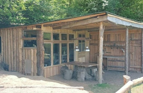 Saint-Eloy-les-Tuileries Cabin | Waterside cabin in the Corrézienne countryside