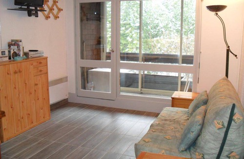 Correncon-en-Vercors Apartment | Wifi, ski-in/ski-out & foot of the slopes, 4th floor, balcony, tv, ski locker, 25m², Villard de Lans