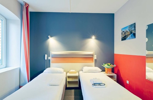 Contades Hotel | Within Walking Distance to Museum Œuvre Notre-Dame! Pets Allowed!