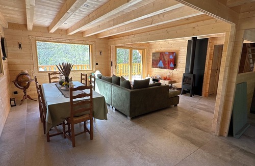 L'Esperou Ski Chalet | Wooden chalet at l'Esperou for 15 people