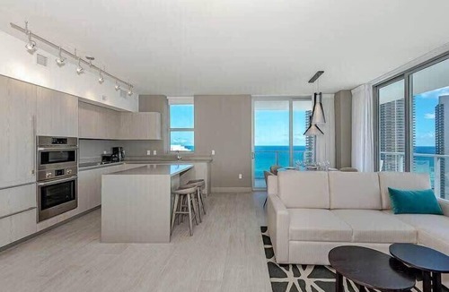 Hollywood South Central Beach Apartment | Wrap Around Balcony: 2Br-Amazing Views+ Pools