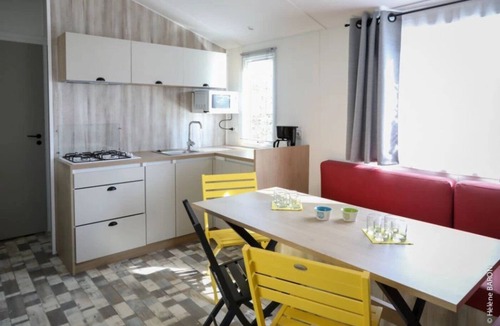 Ambon House | ZEcamping 4 étoiles familial parc aquatique pet friendly locatif TV
