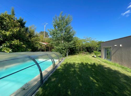 15 min from Lyon Fresh Peaceful Room with Pool and Garden