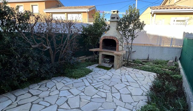 2-Room Pavilion with Parking, Near Beach, 6 People