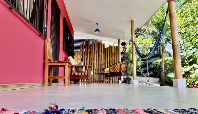 2BR Tropical Casita Cinco in Quepos, 10 min to Manuel Antonio National Park!