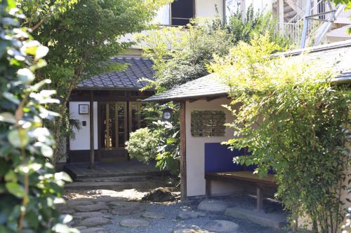 3種の温泉と本格茶室のある石和温泉の隠れ宿-璃洛-