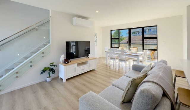 4Bs Newly Built Spacious Townhouse in Forrest Hill