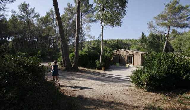 A comfortable cabin in a quiet, natural setting, with air conditioning and a fan; swimming pool