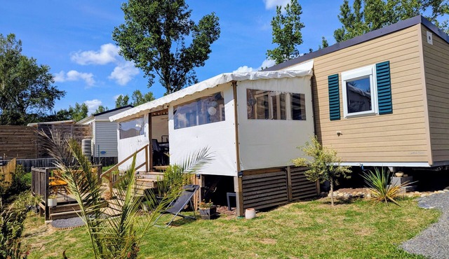 Air-conditioned, fully furnished, and spacious mobile home for 6–8 people