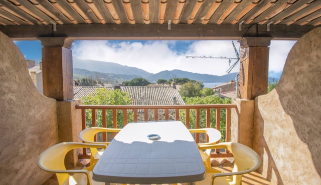 Apartment 'L'Unu' with Sea View, Wi-Fi and Air Conditioning