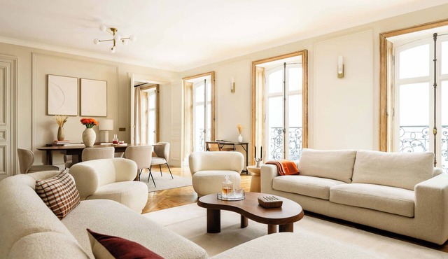 Arc de Triomphe Luxury 3 Bed 3 Bath AC