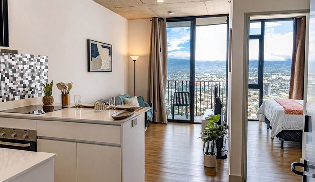 Balcony with a panoramic view on the 27th floor in Barrio Escalante