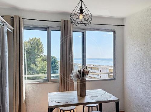 Bay View studio cabine Baie des anges Laciotat 3 lits 4 pers vue mer