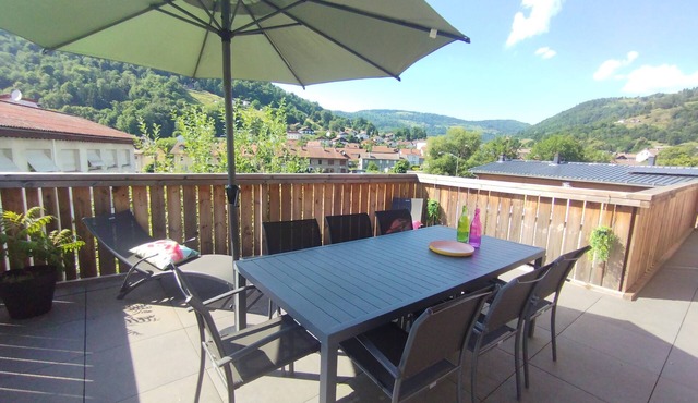 Beautiful Family Cottage with Large Terrace, Master Suite – Beds Made & Cleaning Included