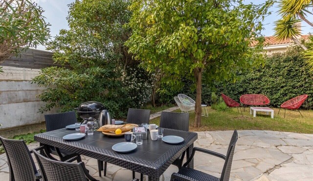 Bright House With Terrace And Garden