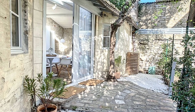 Bright, quiet Mazet in historic center