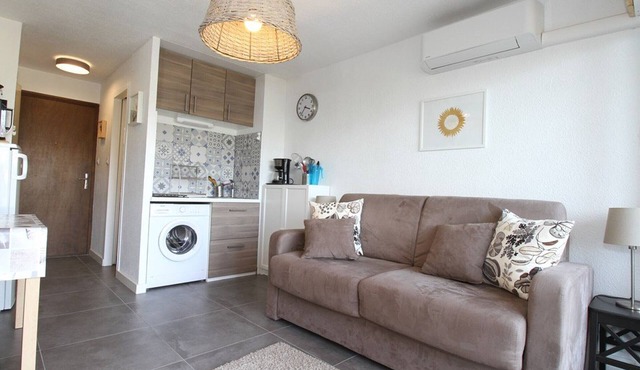 Bright Studio with Terrace, Near Shops and Thermal Baths