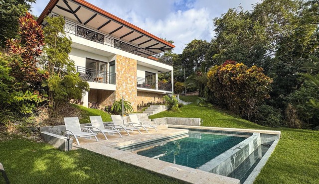 Casa El Salto - Private Oasis Surrounded by Lush Jungle.