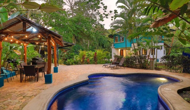 Casa Pura Vida: 3BR Creekside Home in Central Manuel Antonio, Lots of Wildlife!