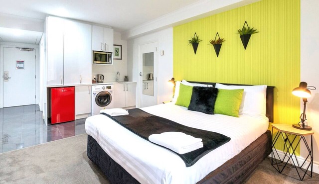 Central Cute Studio with Kitchenette, Pool and Gym