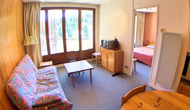 Charming 2-Room Cabin Apt, 40m², Sleeps 4, Near Vars Les Claux Slopes