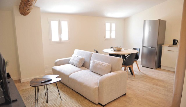 Charming, renovated apartment in the heart of Manosque – View of the city walls and Mont d'Or