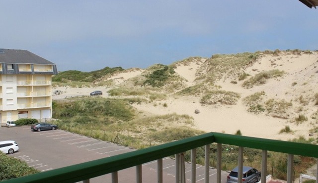 Comfortable apartment near the beach with private parking