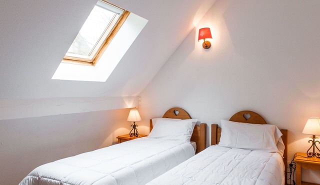 Cosy apartment for 8 people with internet, pool, TV, balcony and pets allowed