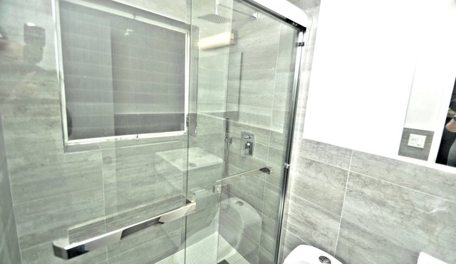 Cozy, Clean Efficiency in NE Ft. Lauderdale with large gated carport.