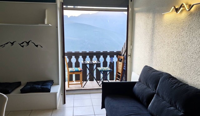 Cozy, renovated studio, 1,700 m, on the valley side with a beautiful view