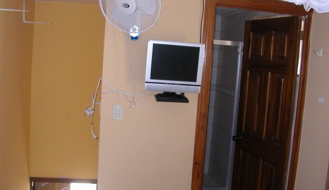 Cozy studio in peaceful San Jose with WiFi+water+kitchen and mountain view