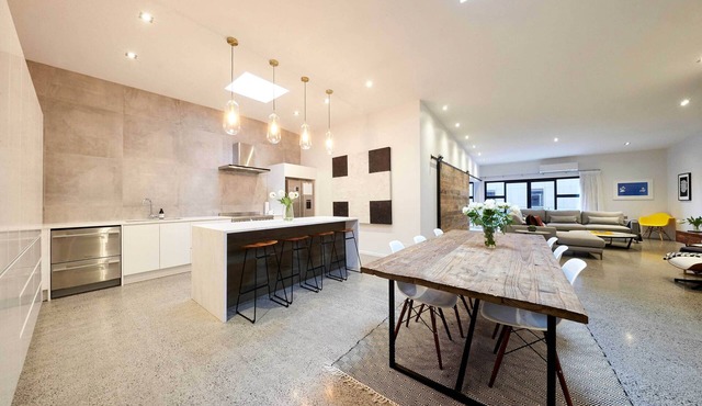 Designer, 4 Bd Converted Loft | Minutes to SkyCity