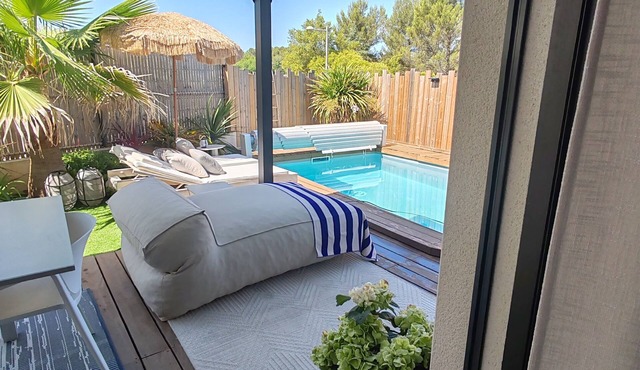 Fully equipped, air-conditioned apartment for rent, sleeps 6, with a garden and pool