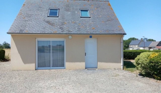 Gîte du Neufbourg with Wi-Fi in Courtils