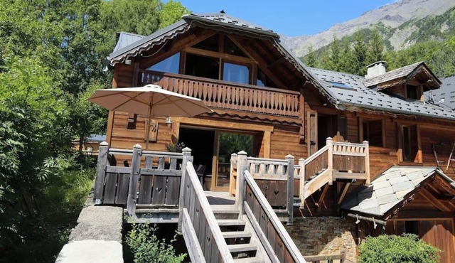 Gite Dans un Très Beau Chalet Parc des Ecrins